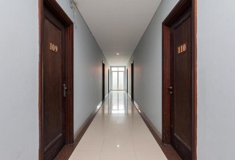 פנסיון Reddoorz Plus @ Kelapa Dua Kebon Jeruk