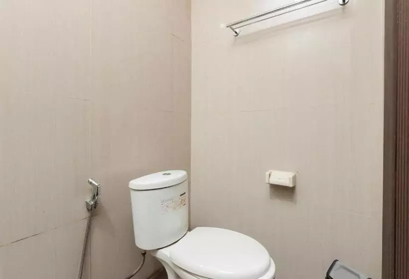 ペンション Reddoorz Plus @ Kelapa Dua Kebon Jeruk