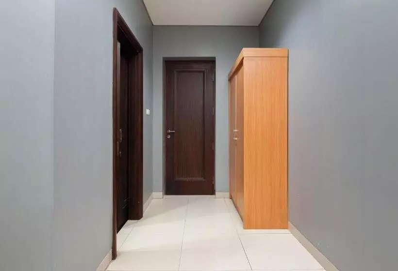 ペンション Reddoorz Plus @ Kelapa Dua Kebon Jeruk
