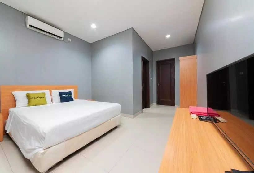 ペンション Reddoorz Plus @ Kelapa Dua Kebon Jeruk