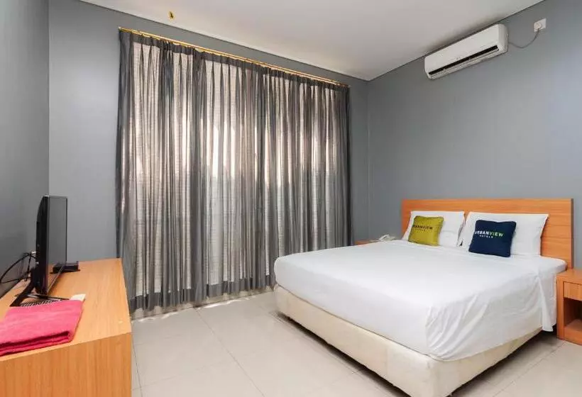 ペンション Reddoorz Plus @ Kelapa Dua Kebon Jeruk
