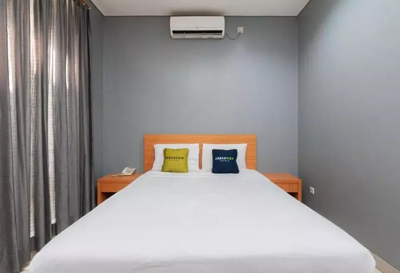 ペンション Reddoorz Plus @ Kelapa Dua Kebon Jeruk