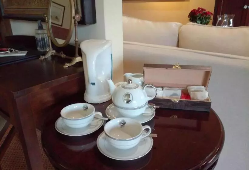 پانسیون Shangri La Manor