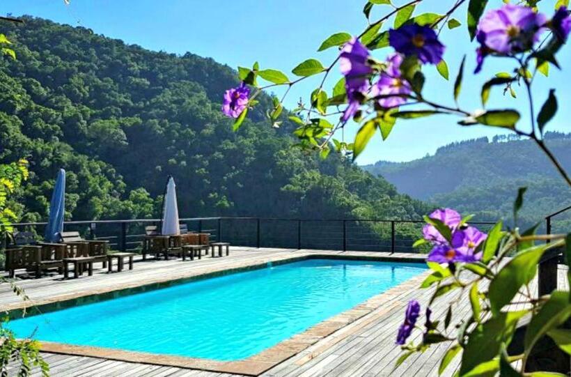 פנסיון Shangri La Manor