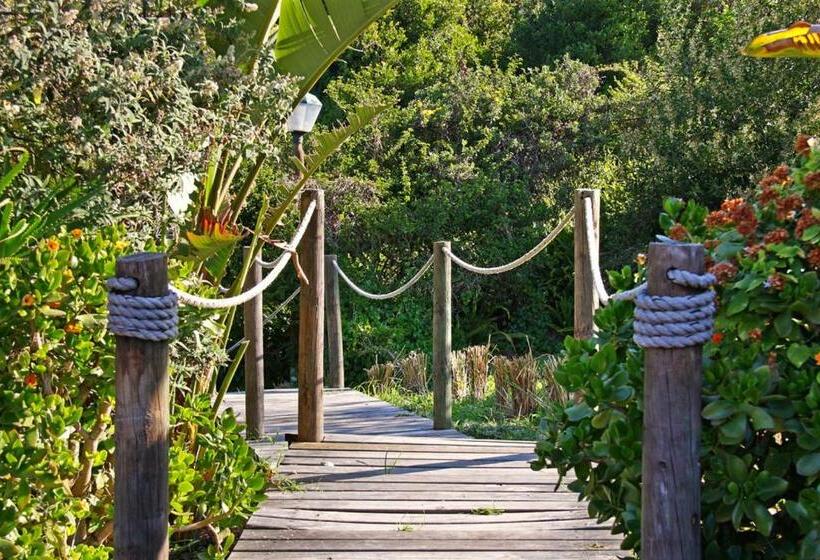 פנסיון Shangri La Manor