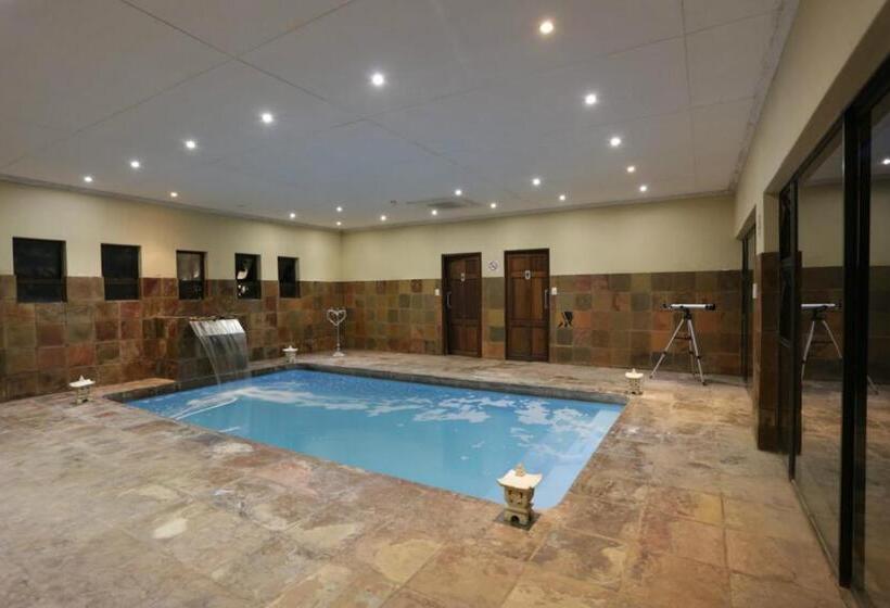 פנסיון Shangri La Manor