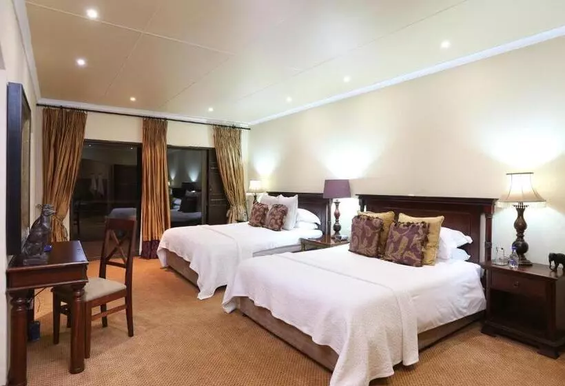 پانسیون Shangri La Manor