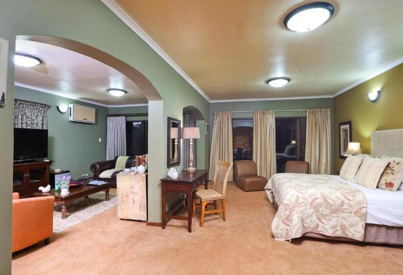 פנסיון Shangri La Manor