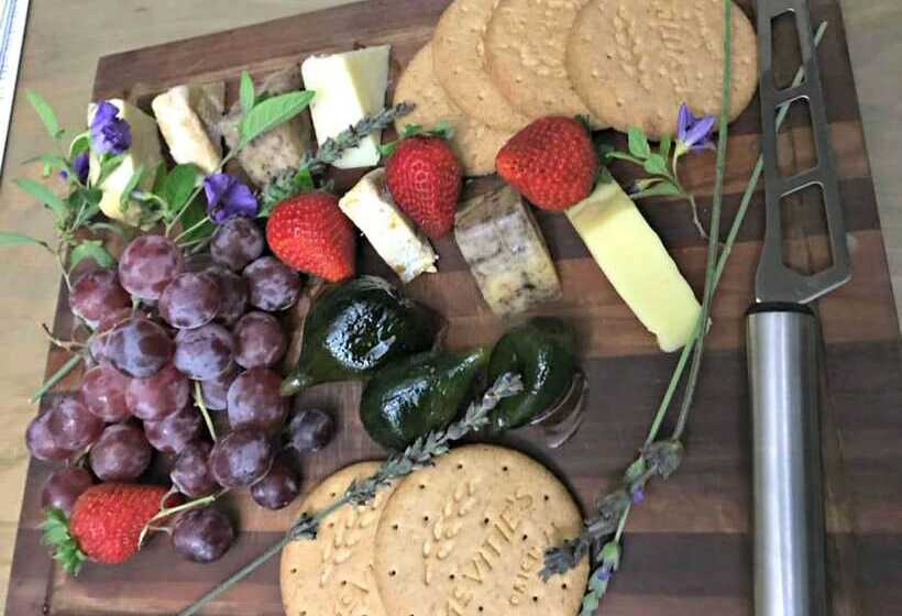 פנסיון Shangri La Manor