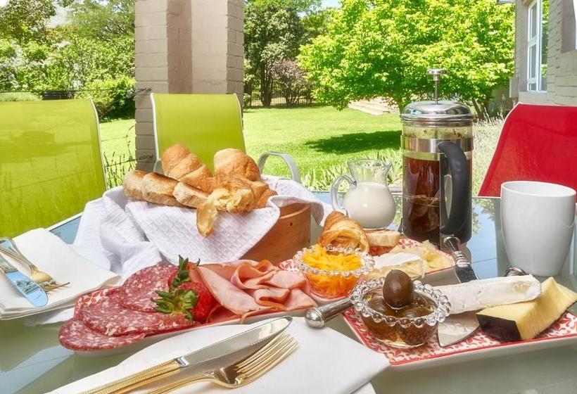 Пансион Upper House Guesthouse