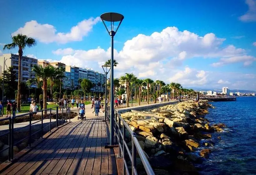 Seabreeze City Center Flat By Trulycyprus