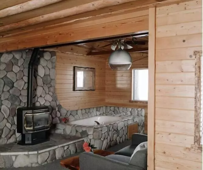 2401   Oak Knoll Studio With Jacuzzi #2 Cabin By Redawning