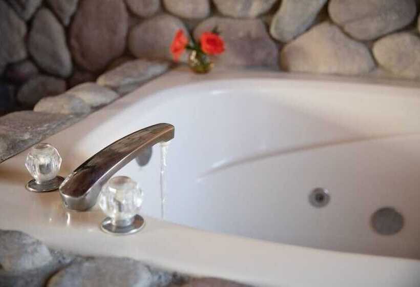 2401 Oak Knoll Studio With Jacuzzi #2 Cabin By Redawning