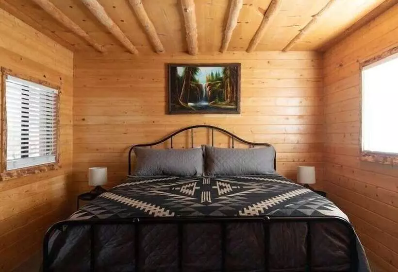 2401   Oak Knoll Studio With Jacuzzi #2 Cabin By Redawning