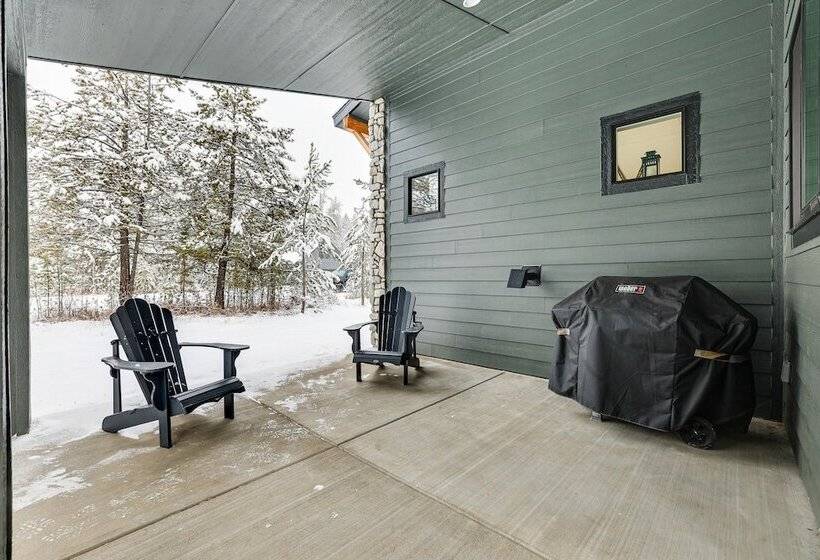 All Season Cabin: Hot Tub & Sauna In Donnelly