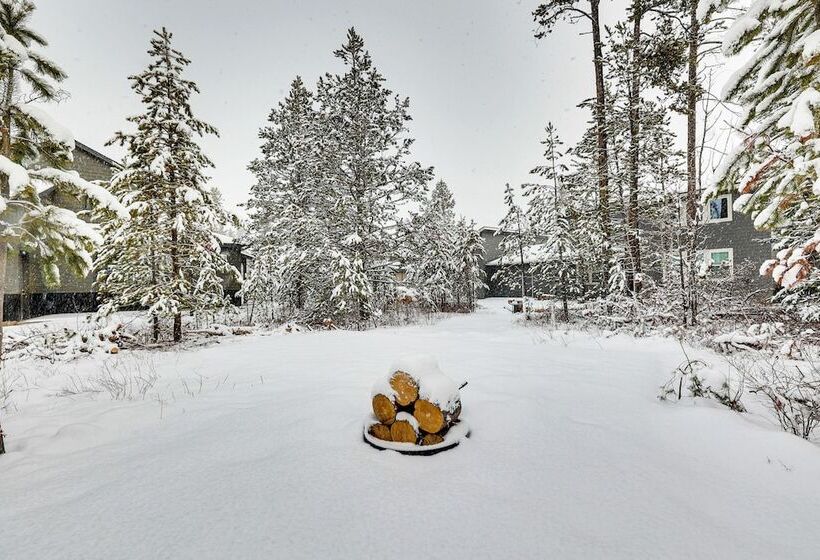 All Season Cabin: Hot Tub & Sauna In Donnelly