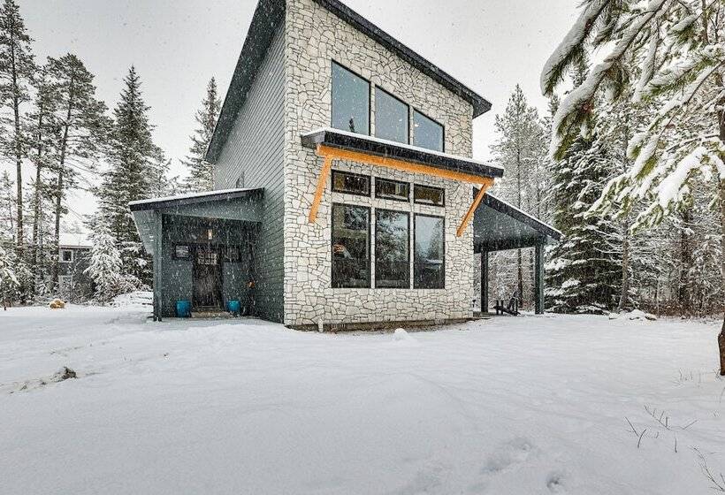 All Season Cabin: Hot Tub & Sauna In Donnelly