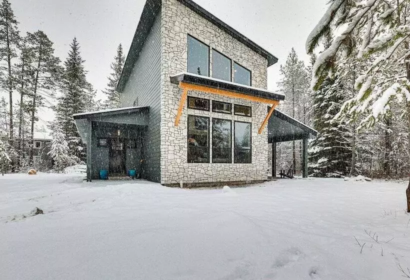 All Season Cabin: Hot Tub & Sauna In Donnelly