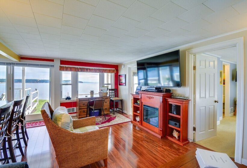 Bayfront Port Hadlock Retreat W/ Grill & Deck!