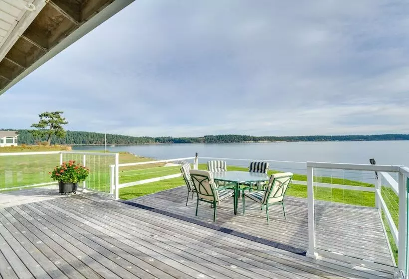 Bayfront Port Hadlock Retreat W/ Grill & Deck!