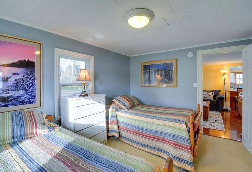 Bayfront Port Hadlock Retreat W/ Grill & Deck!