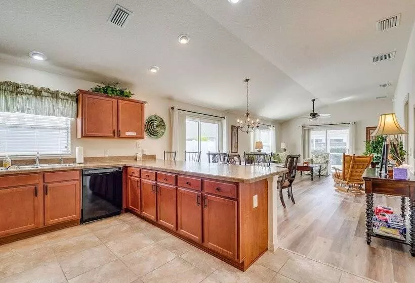 Screened Lanai & Grill: Home In The Villages