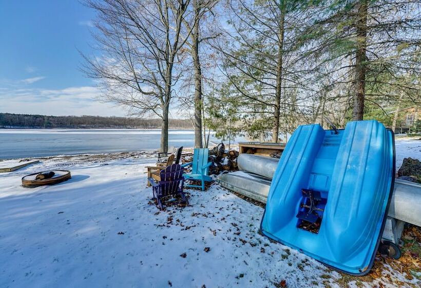 Bitely Cottage Rental: Fire Pit & Beach!