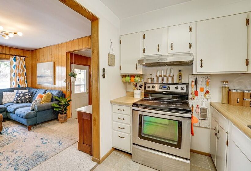 Bitely Cottage Rental: Fire Pit & Beach!