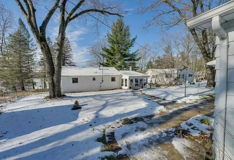 Bitely Cottage Rental: Fire Pit & Beach!