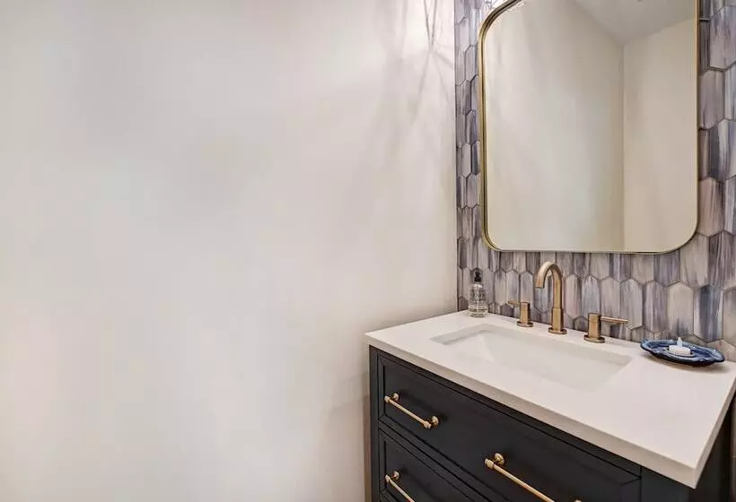 Bright Water Cove By Avantstay Saltwater Pool