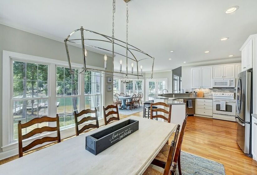 Bright Water Cove By Avantstay Saltwater Pool