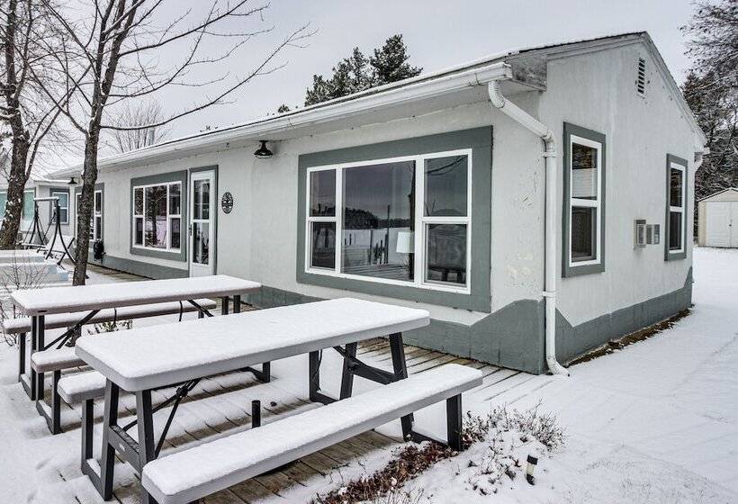 Lake Hubert Cabin W/ Private Deck + Boat Dock