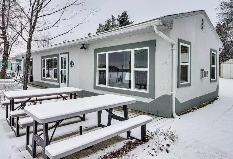 Lake Hubert Cabin W/ Private Deck + Boat Dock