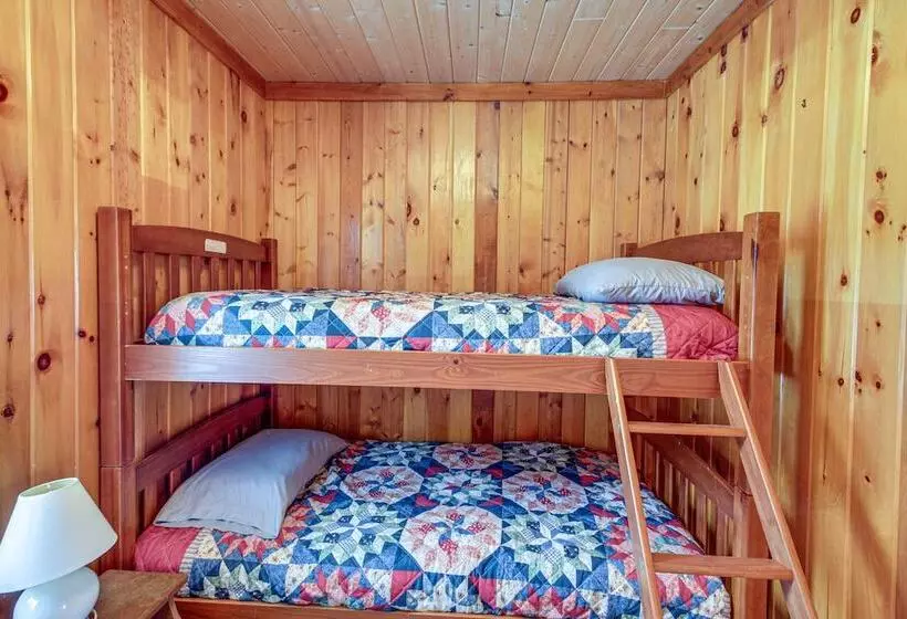 Lake Hubert Cabin W/ Private Deck + Boat Dock