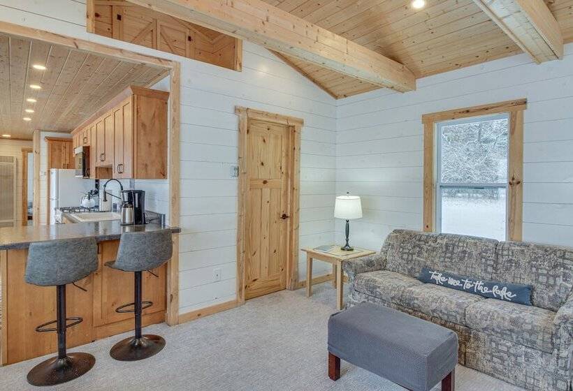 Lake Hubert Cabin W/ Private Deck + Boat Dock