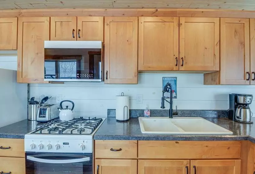Lake Hubert Cabin W/ Private Deck + Boat Dock
