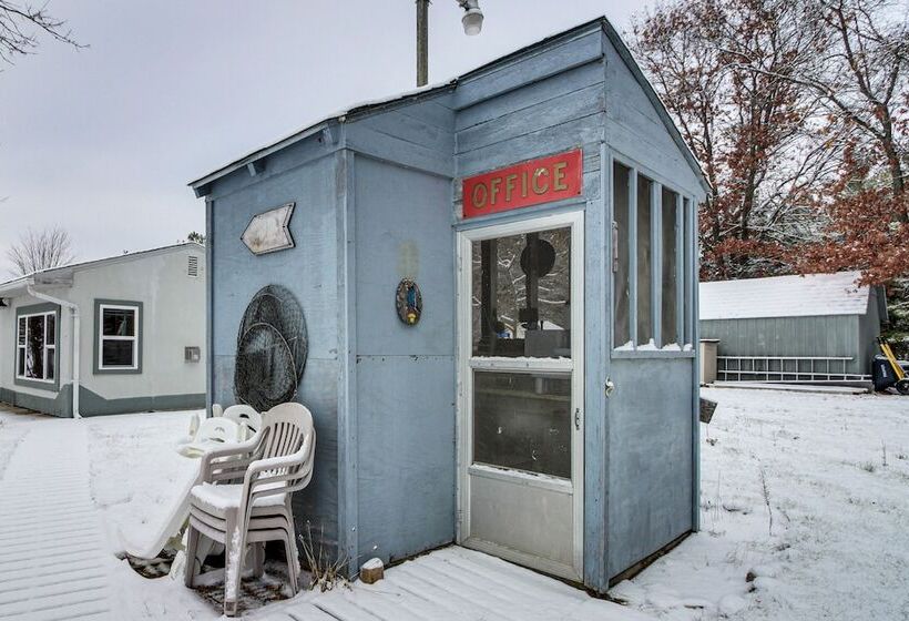 Lake Hubert Cabin W/ Private Deck + Boat Dock