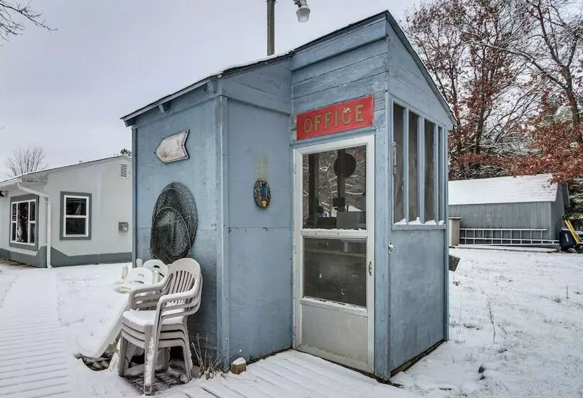 Lake Hubert Cabin W/ Private Deck + Boat Dock