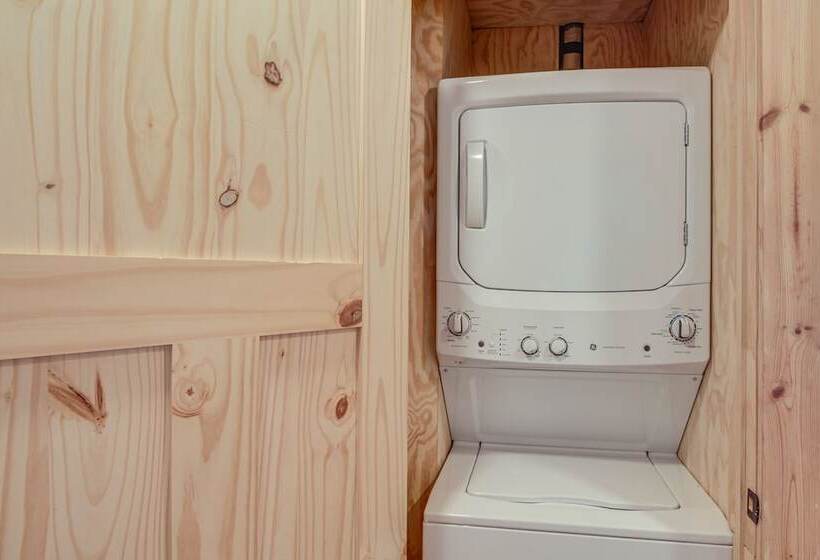 Lake Hubert Cabin W/ Private Deck + Boat Dock