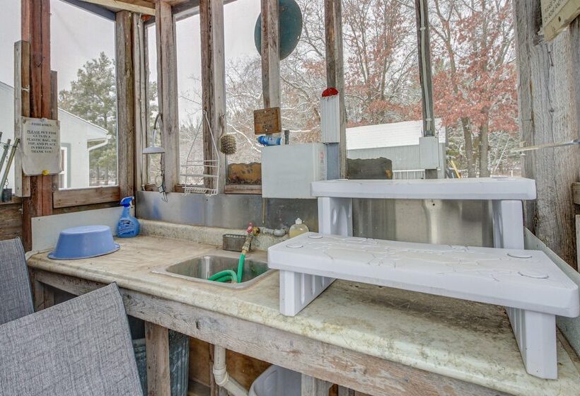 Lake Hubert Cabin W/ Private Deck + Boat Dock