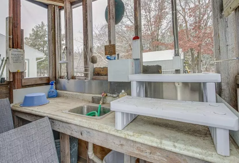 Lake Hubert Cabin W/ Private Deck + Boat Dock