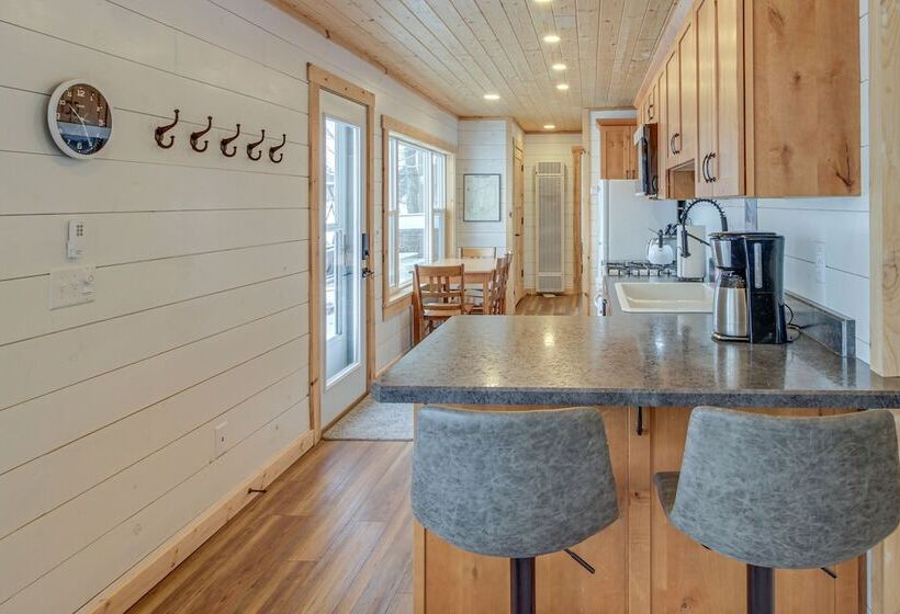 Lake Hubert Cabin W/ Private Deck + Boat Dock