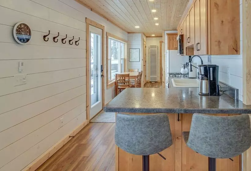 Lake Hubert Cabin W/ Private Deck + Boat Dock