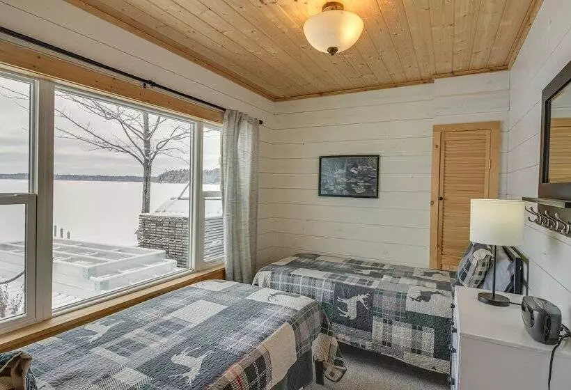 Lake Hubert Cabin W/ Private Deck + Boat Dock