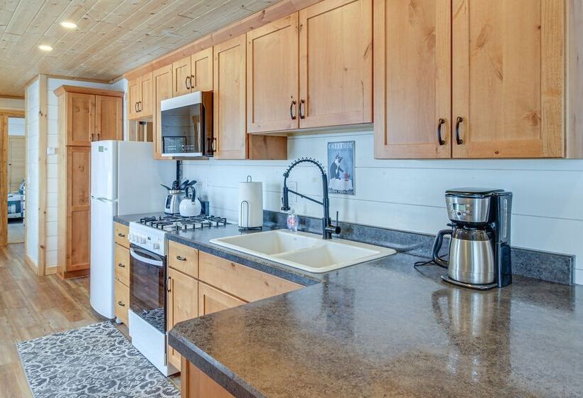 Lake Hubert Cabin W/ Private Deck + Boat Dock