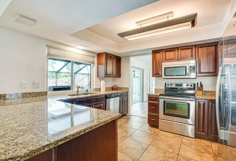 Cape Coral Escape W/ Pool & Patio, Near Beaches!