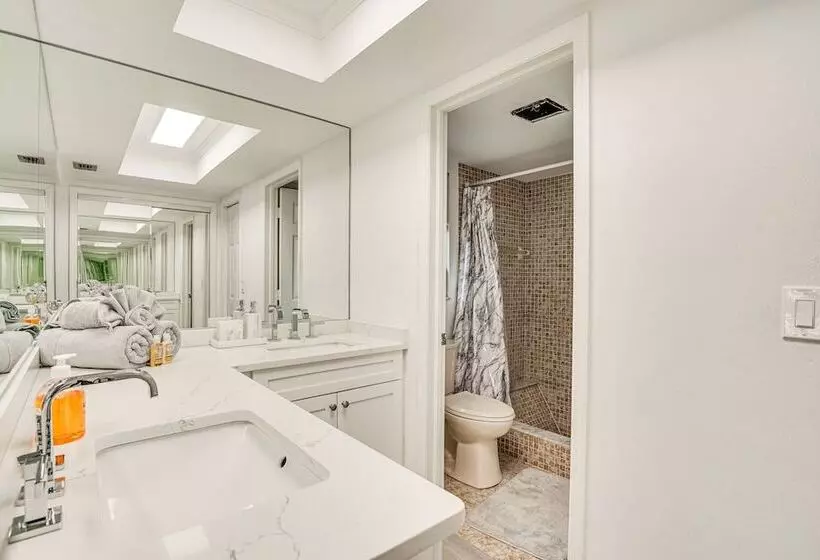 Cape Coral Escape W/ Pool & Patio, Near Beaches!