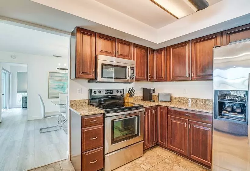 Cape Coral Escape W/ Pool & Patio, Near Beaches!