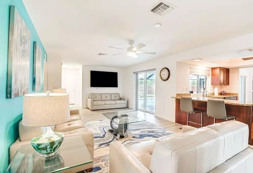 Cape Coral Escape W/ Pool & Patio, Near Beaches!