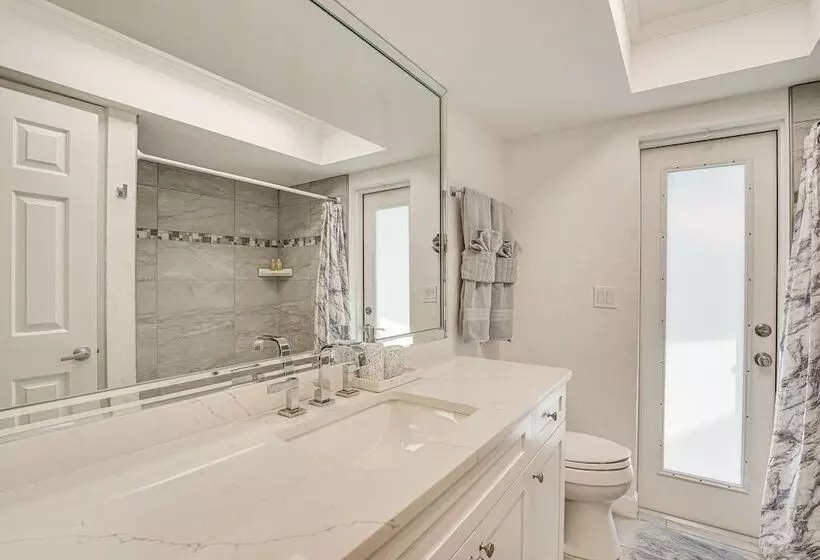 Cape Coral Escape W/ Pool & Patio, Near Beaches!